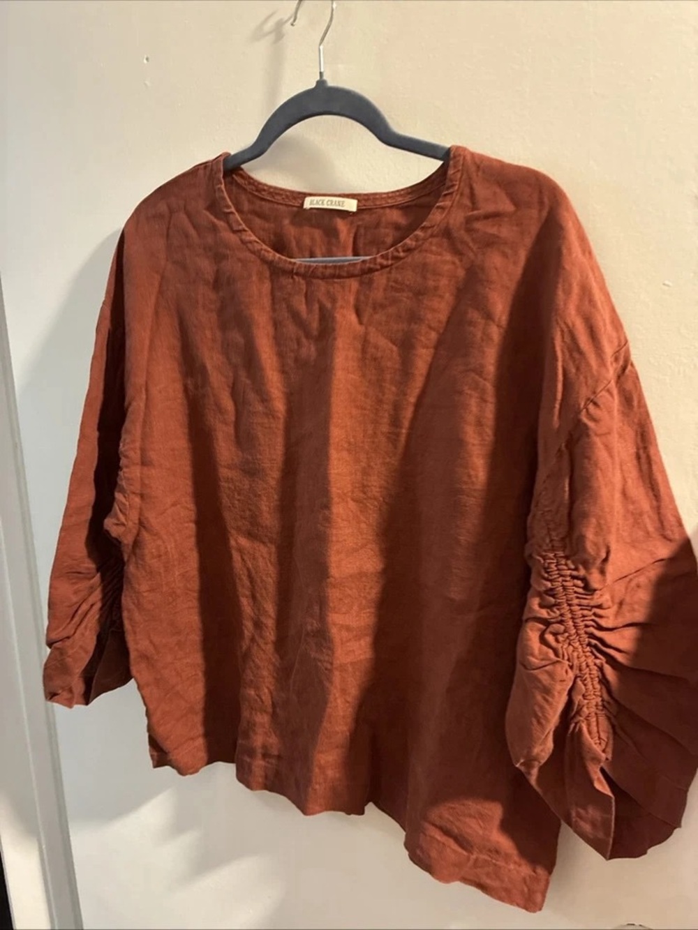 Black Crane Relaxed Rust Linen Tunic with Ruched Balloon Sleeves - Sea Grass